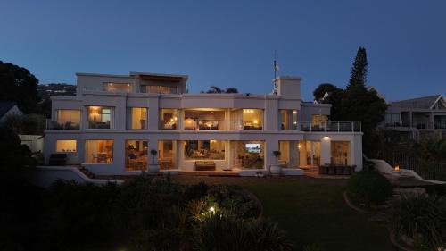 SEASENSE Boutique Beach Villa