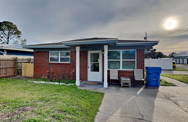 Seashell Cottage | Dog-Friendly + Near Area Fun!