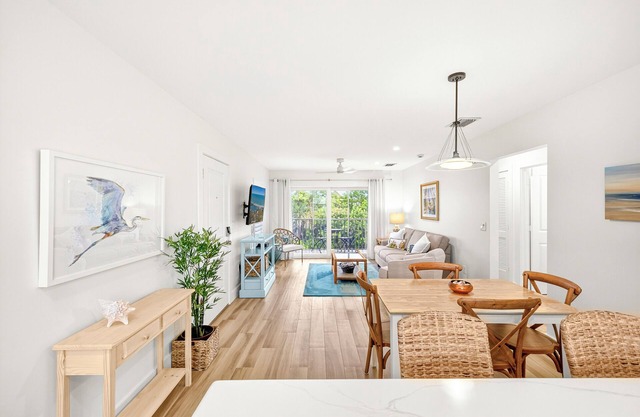 SeaShells Unit 34 - Sanibel 2BR/2BA Condo w/full Kit. Sandy path to Gulf Access