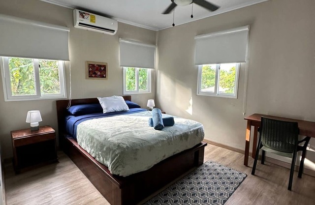 Seaside 2-bedroom apartment near Bocas town
