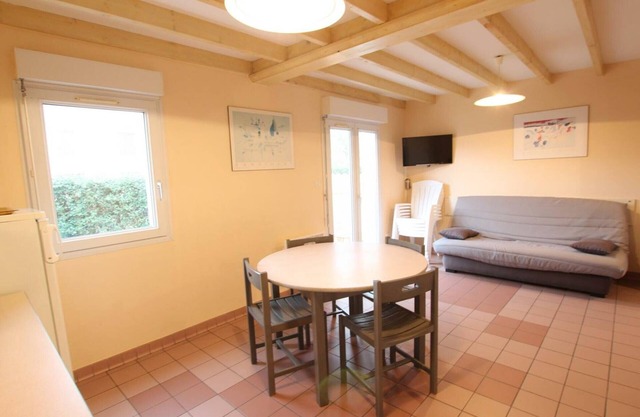 Seaside Cottage: Charming and Cozy with Garden, Terrace, and BBQ near Harbor