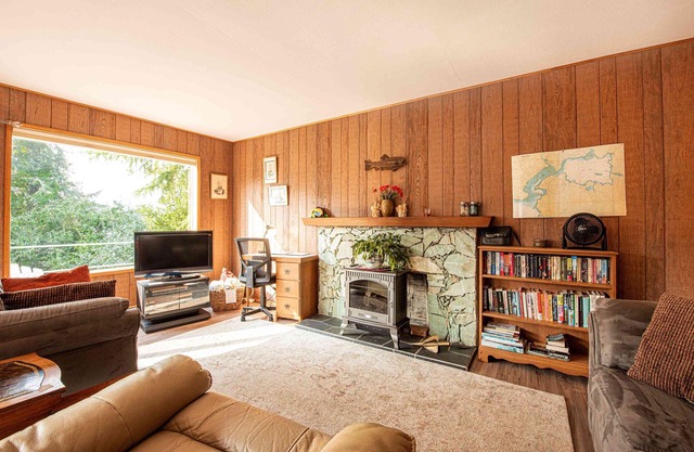 Seaside Cottage on Sooke Harbor