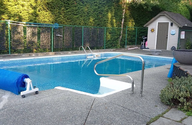 Seaside ESCAPE Private Oceanfront Pet friendly Sleeps 9+ Pool & Hot Tub