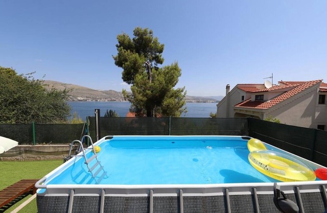 Seaside family friendly house with a swimming pool Okrug Donji, Čiovo (K-14348)
