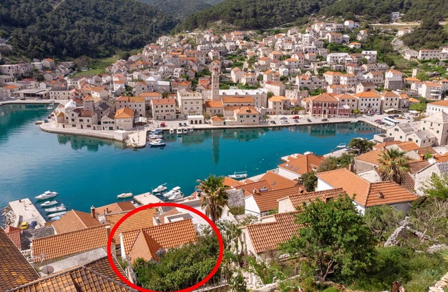 Seaside holiday house Pučišća, Brač (K-14003)