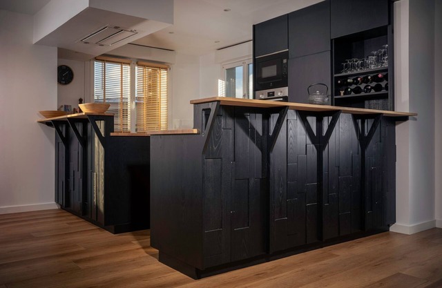 Seaside house (beaches 400m away), enclosed garden