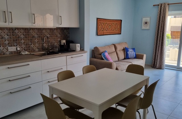 Seaside Modern Comfy 2-bedroom House next to the Shore