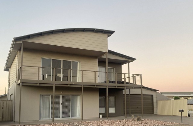 Seaside Serenity: The Ultimate Golf & Beach Escape