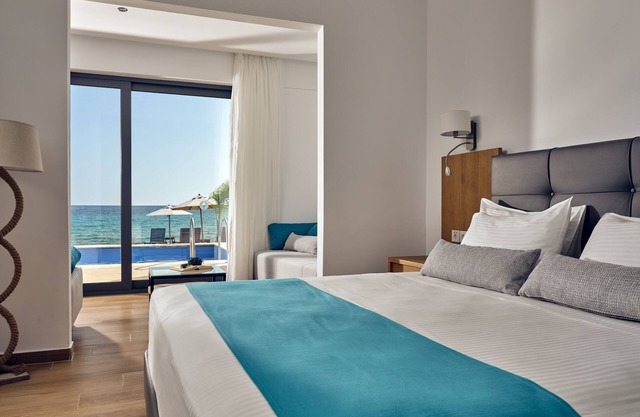 SeaSide Suite with Private Pool