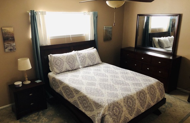 Seaside Villa by the Oso Bay Comfortable Bed!