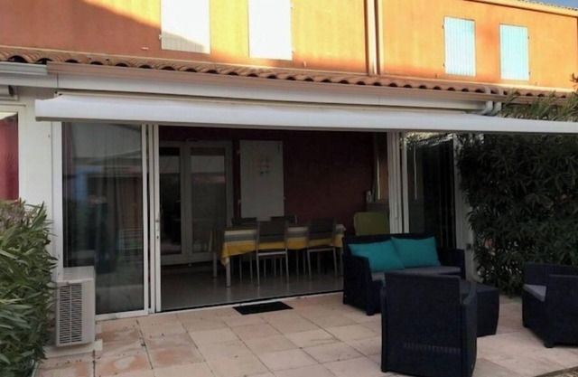 Seaside villa, Wifi, secure residence with swimming pool