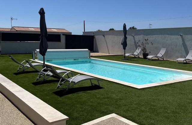 Seasonal rental with private pool