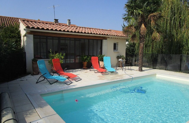 seasonal rental of a house with garden and pool
