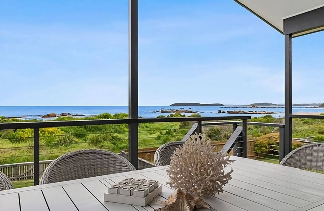 Seaspray Daze - Tomakin Beach