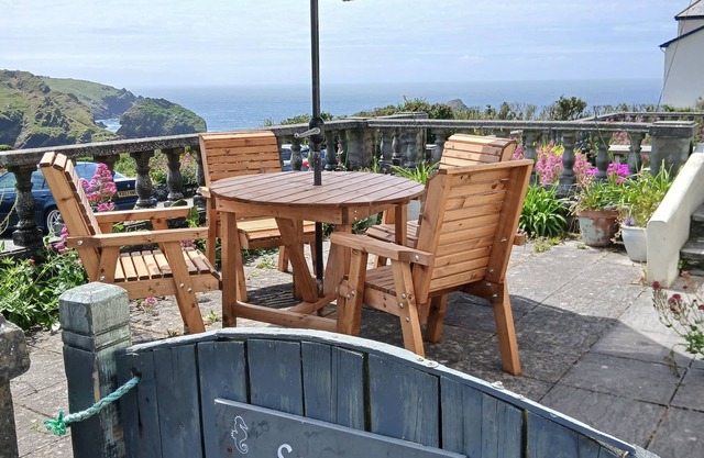 Seaspray - Excellent sea views of Mullion Cove, escape, relax and enjoy!