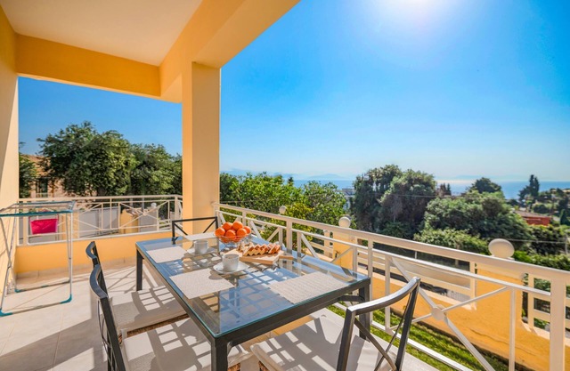 SeaSunrise: Modern, spacious Apt, A/C, WiFi, Near beach