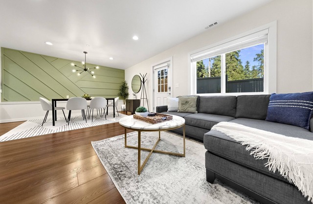 Seattle Getaway – Private 2BR, 1BA near Airport