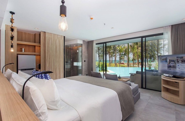 Seaview Grand Pool Access (PS6)