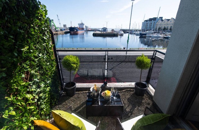 Seaview Luxury City Center-best Location