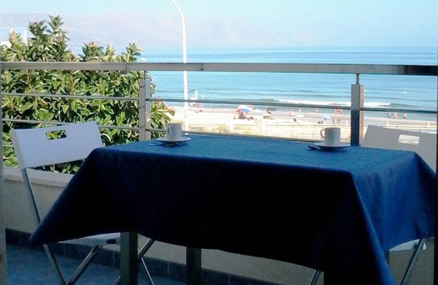 Seaview modern holiday home in NW Sicily - air conditioning, Wi-Fi, parking, bbq