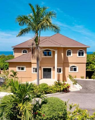 Seaview Penthouse Retreat 4 Beds 3 Baths Stay