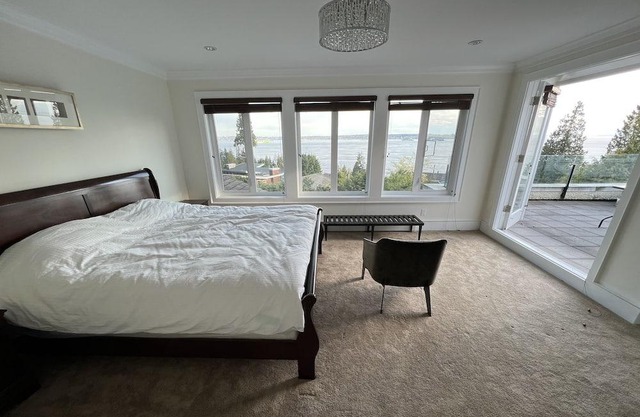 Seaview private room with balcony and bath