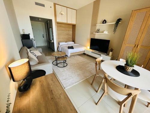 Seaview Sanctuary Studio, Coastal Living Al Hamra