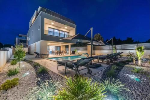 Seaview villa 032 with pool