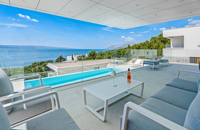 Seaview villa with Wellness, Dreams Of Dalmatia I Private and heated 30sqm pool, Wellness, Hot-Tub, Gym, 4 en-suite bedrooms, 220m from the beach in Baska Voda