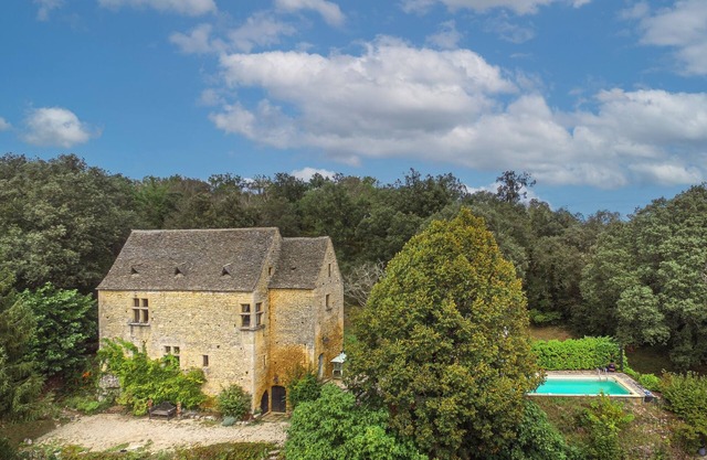 Secluded 5 Bedroom Woodland Villa with Pool