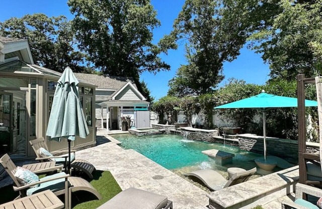 Secluded bayside retreat w/pool