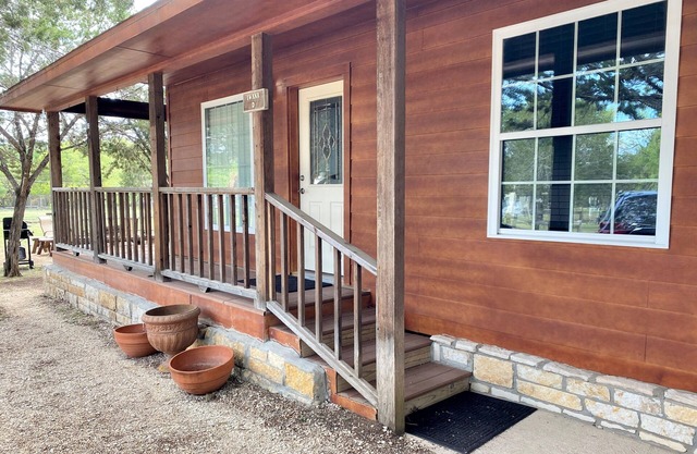 Secluded Brown House, 3BR/2BA, Sleeps 10, 2-Sided Porch, Grill, Firepit