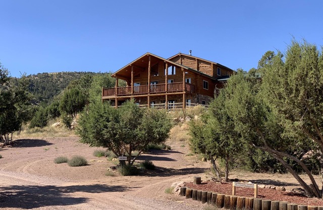 Secluded Cabin Retreat For The Whole Family Near Royal Gorge and Local Amenities