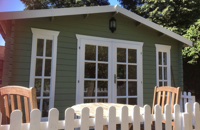 Secluded cabin with private Wood Fired Hot tub near Farnham