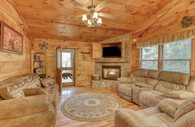 Secluded Cabin with Private Hot Tub, WiFi, Gas Fireplace, Central AC, and W/D