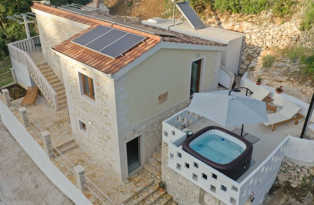 Secluded fisherman's cottage Cove Prapratna - Prapatna, Brač (K-17608)