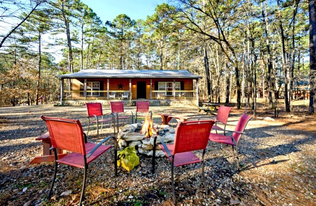 Secluded Hochatown Cabin w/Hot Tub, Fire Pit - Sleeps 6 🌲