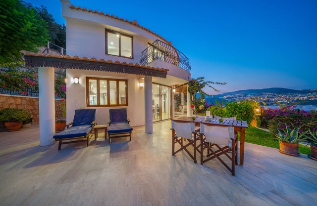Secluded Luxury Villa with Fabulous Sea Views