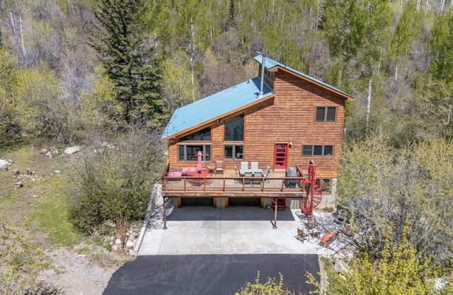 Secluded Mtn home near Purgatory, Hot Tub, 360 degree Views! Dogs Welcome!