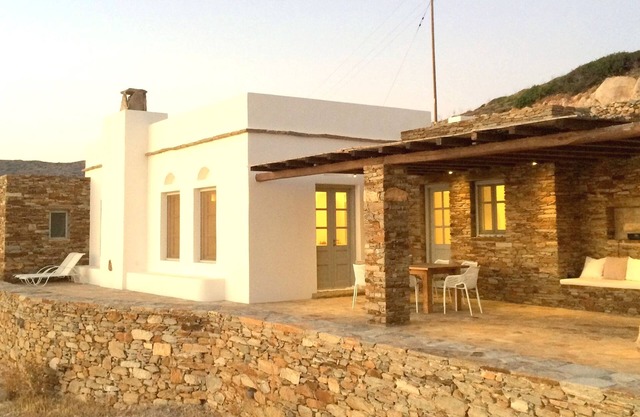 Secluded private villa, seaviews & sunsets, prime location
