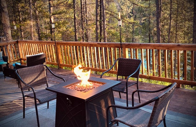 Secluded riverfront RV 7 Miles from Glacier National Park!