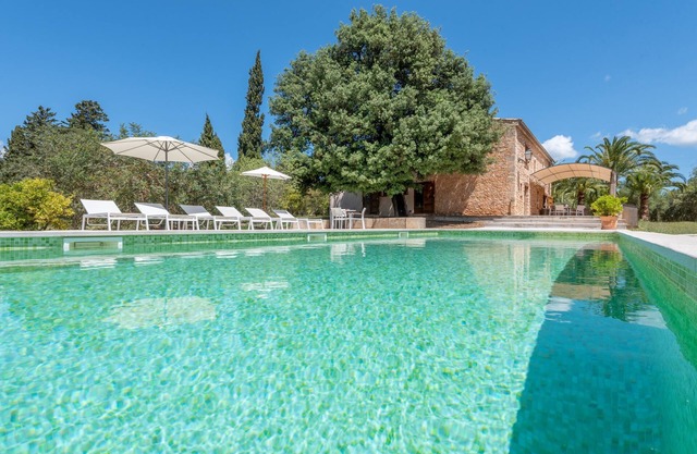 Secluded Villa with Pool, Wi-Fi, Air Conditioning and Terrace; Parking available