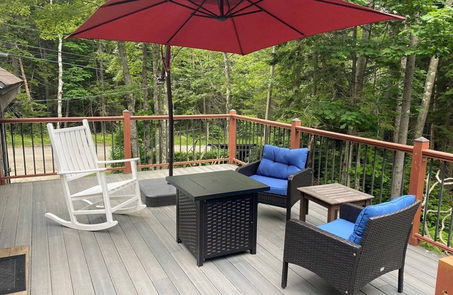 Second floor space with modern conveniences & artistic charm.