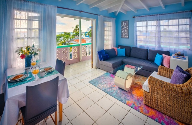 SECOND HOME Beach Apartment