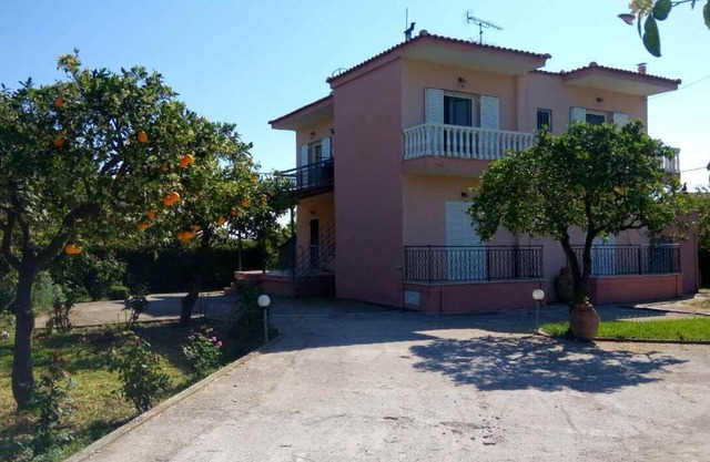 SECRET GARDEN HOUSE - A SMALL PARADISE 1,5 KM AWAY FROM THE SEA 3 KM FROM CITY