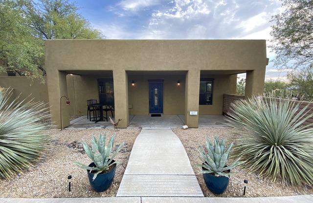 Secured on Gated/Walled Estate near Dove Mtn/I-10/Oro Valley/Golfing/Hiking