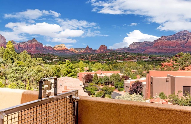 Sedona Vista Suite #5 @ Vista Ridge Sedona - Luxury Upstairs 2 bed/2 bath Condo