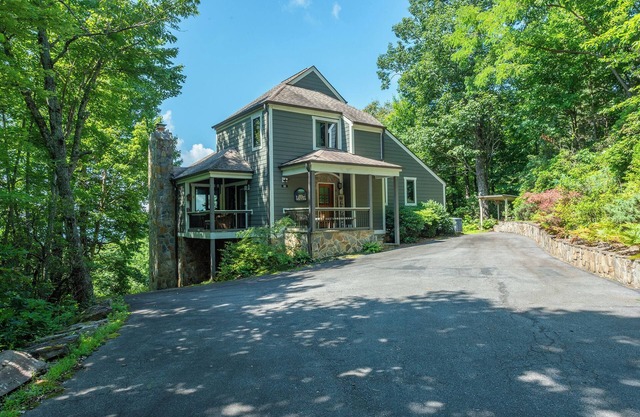 See Level | Charcoal Grill, Deck & Breathtaking Year-Round Mountain Views!