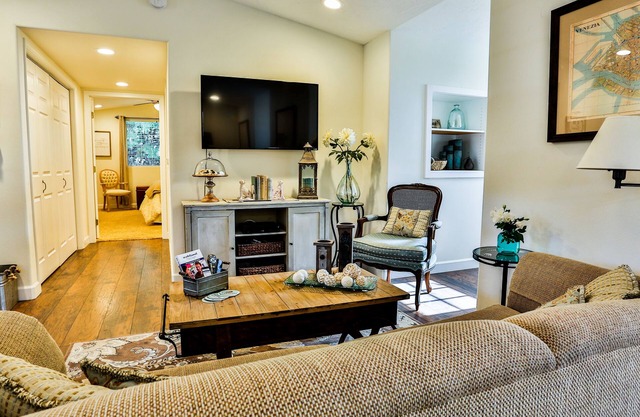 See Our Reviews! Upstairs Private Apt. Near The Claremont Colleges