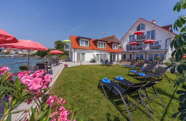 Seehotel BelRiva, modern apartment right on the lake, beach, breakfast